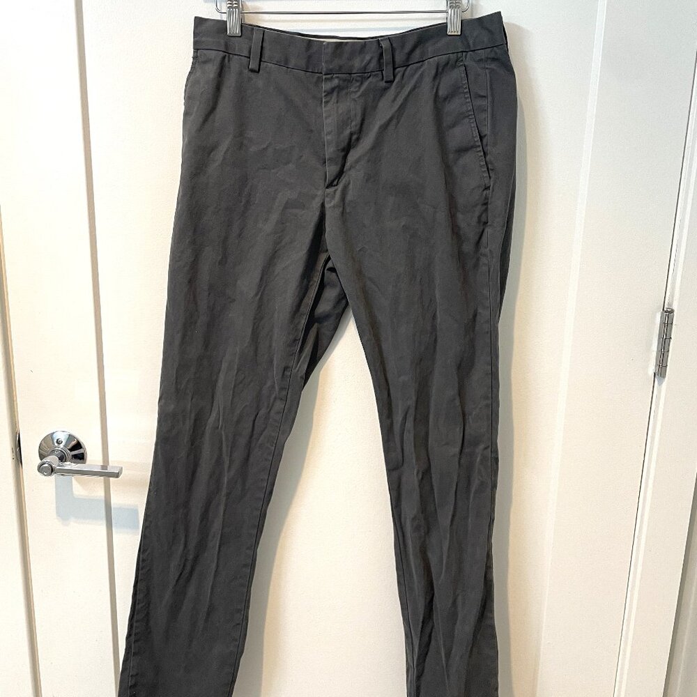Banana Republic Slim Fit Aiden Chino in Gray - W 31 x L 32